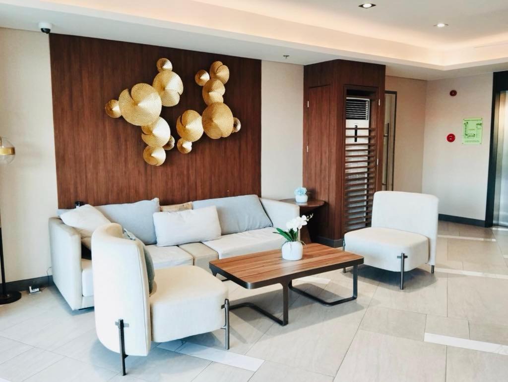 Rj Elite Escape 2Br Condo W Balcony Near Sm Iloilo Exteriör bild