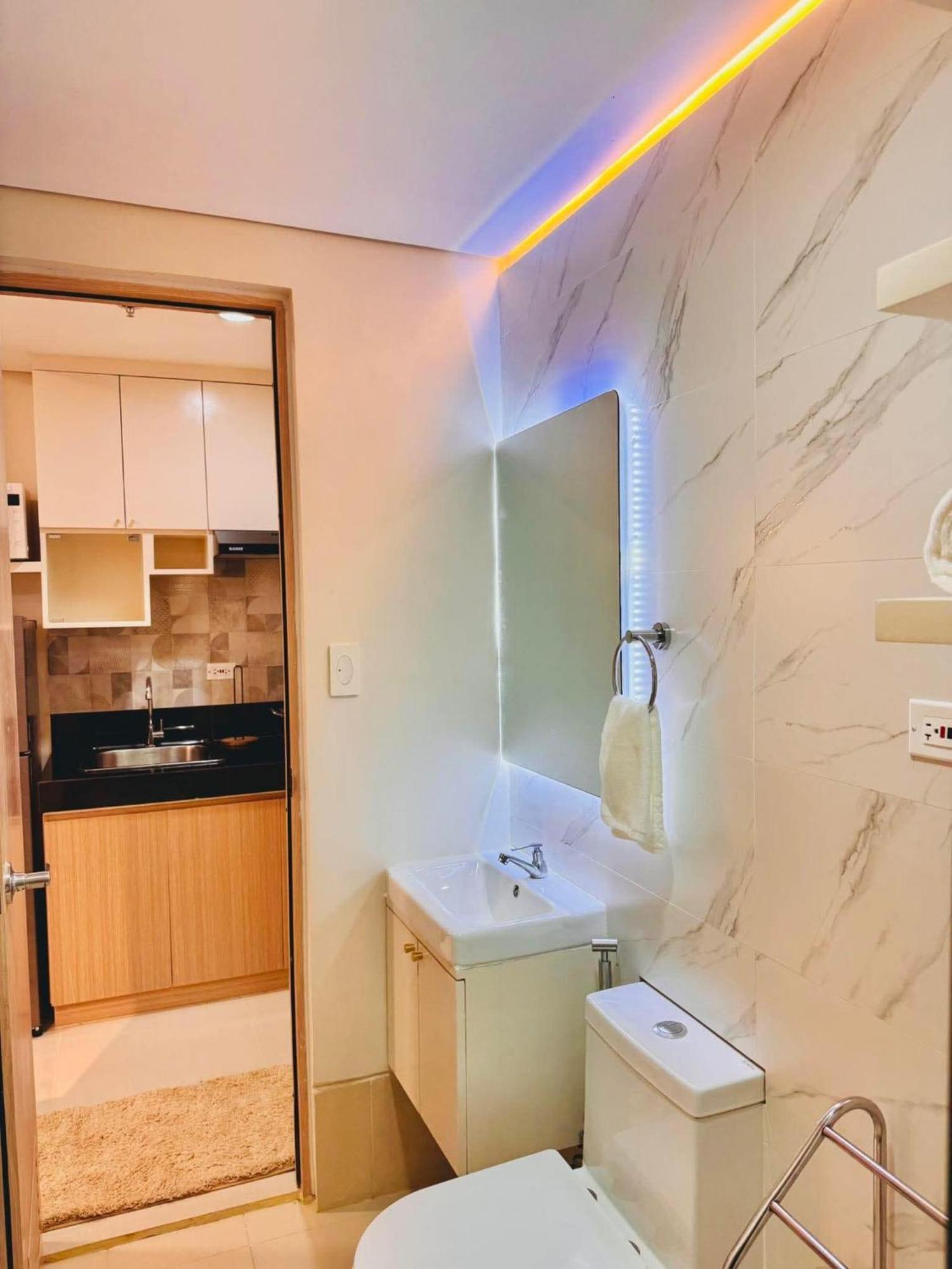 Rj Elite Escape 2Br Condo W Balcony Near Sm Iloilo Exteriör bild