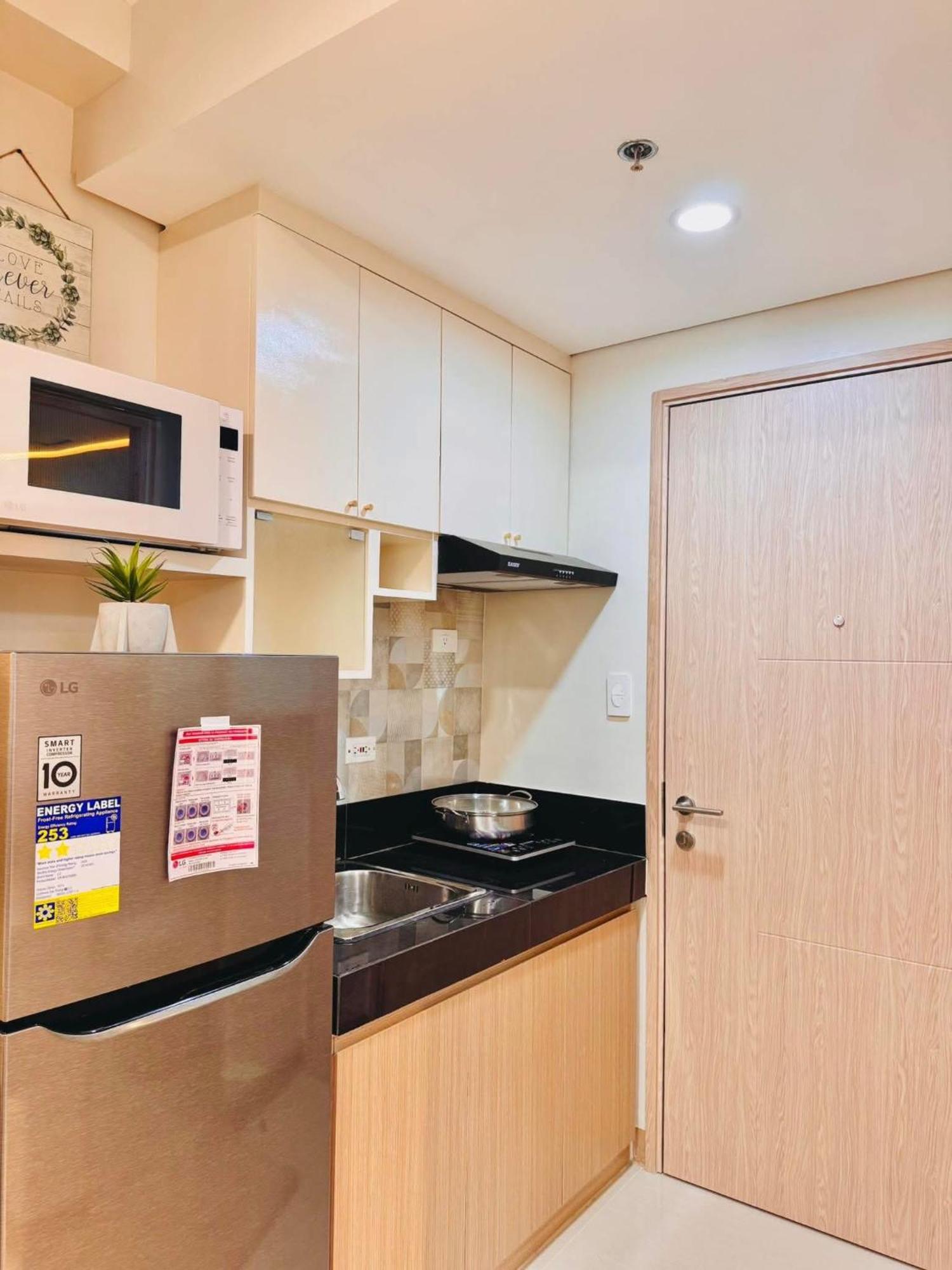 Rj Elite Escape 2Br Condo W Balcony Near Sm Iloilo Exteriör bild