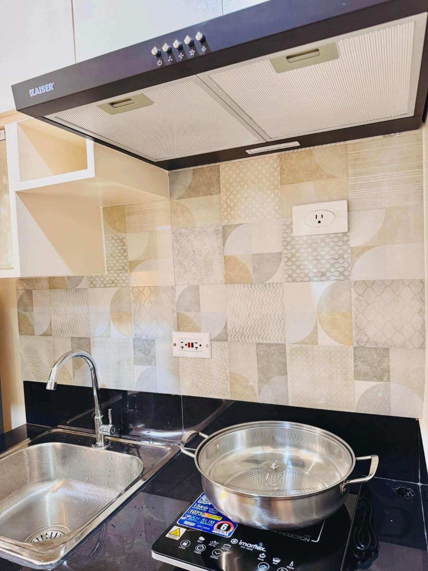 Rj Elite Escape 2Br Condo W Balcony Near Sm Iloilo Exteriör bild