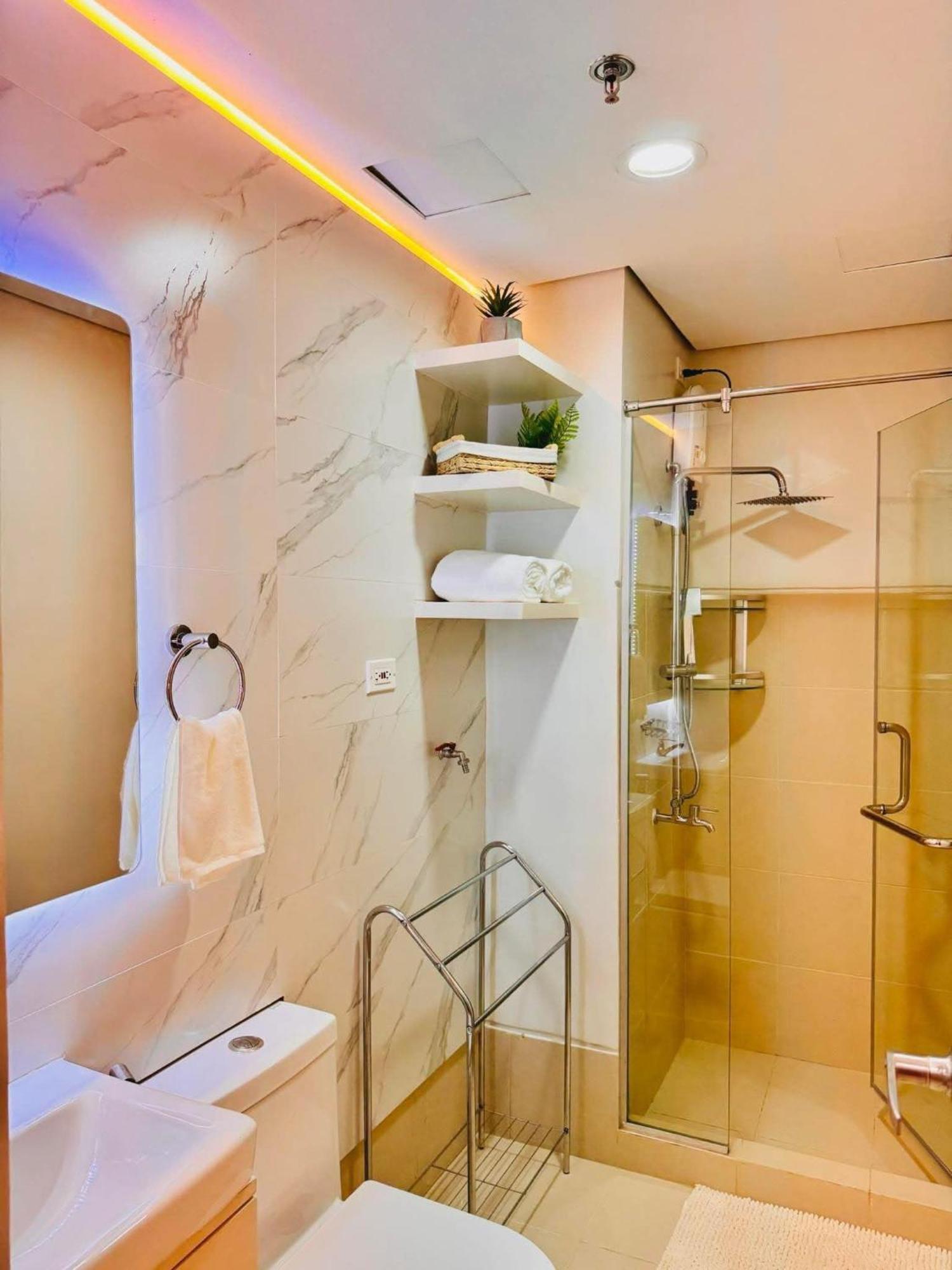 Rj Elite Escape 2Br Condo W Balcony Near Sm Iloilo Exteriör bild
